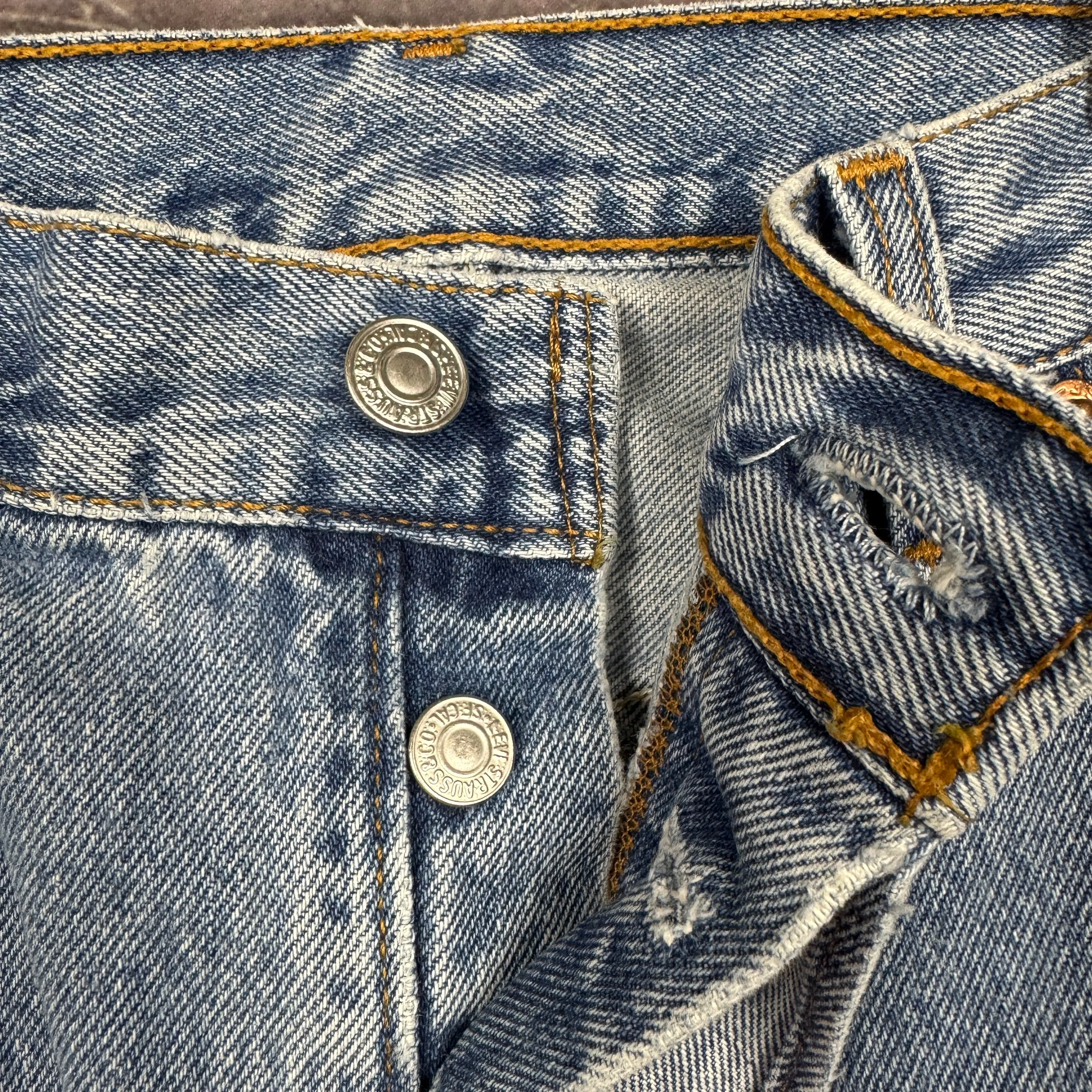 90s Light Wash Levi's 501 Denim Jeans 34x33.5 0654