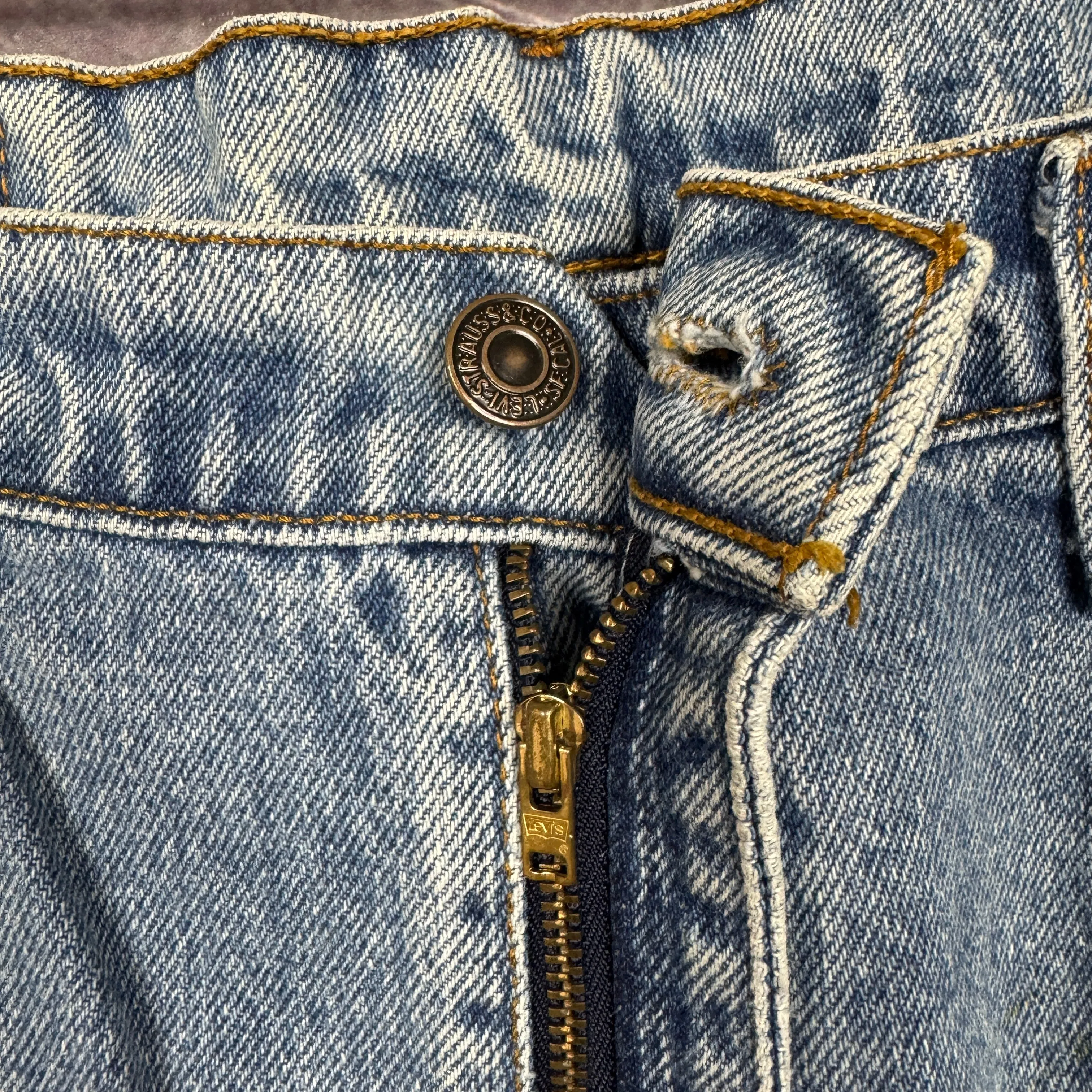 90s Light Wash Levi's 505 Denim Jeans 34x30 0805