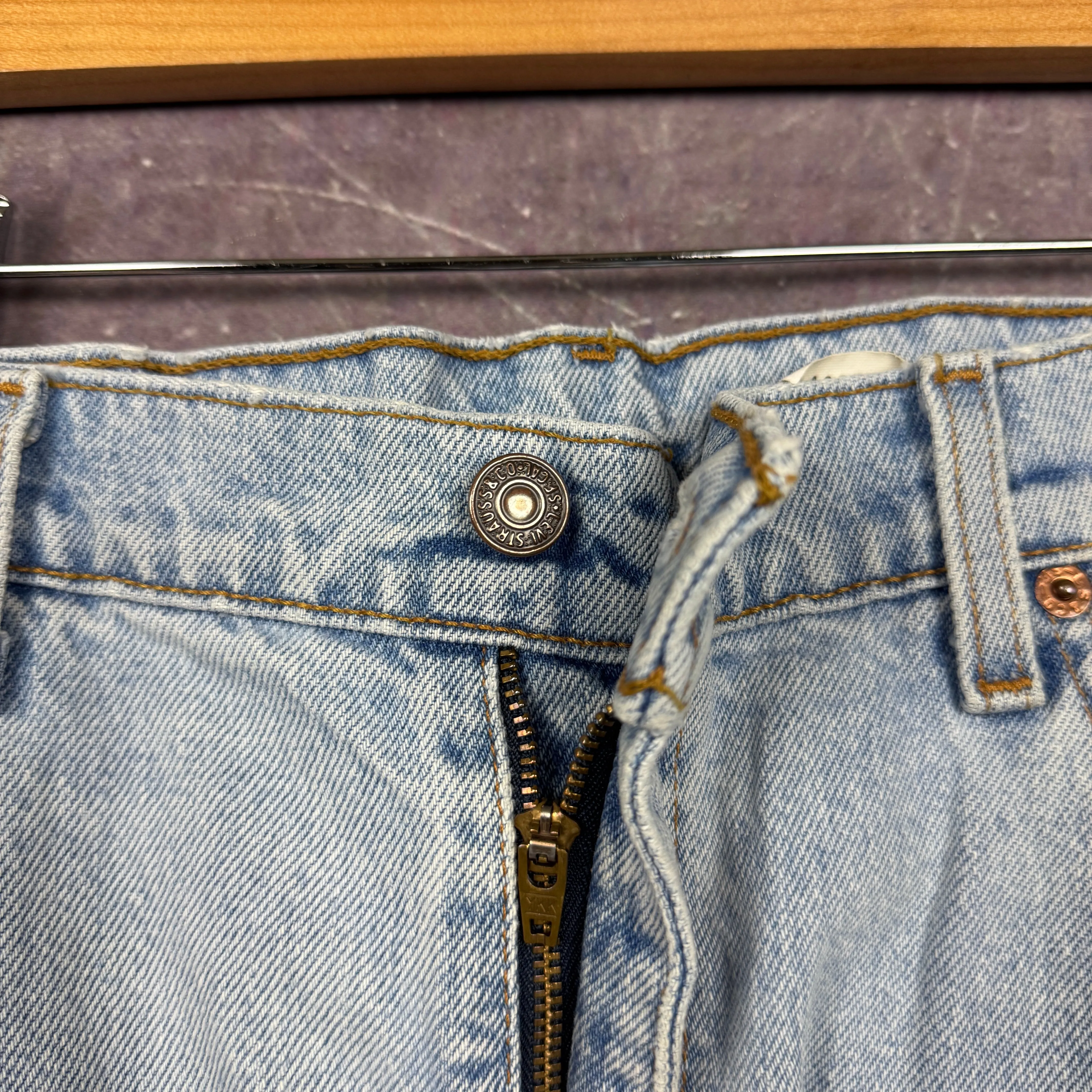 90s Light Wash Levi's 505 Denim Jeans 38x29 2214