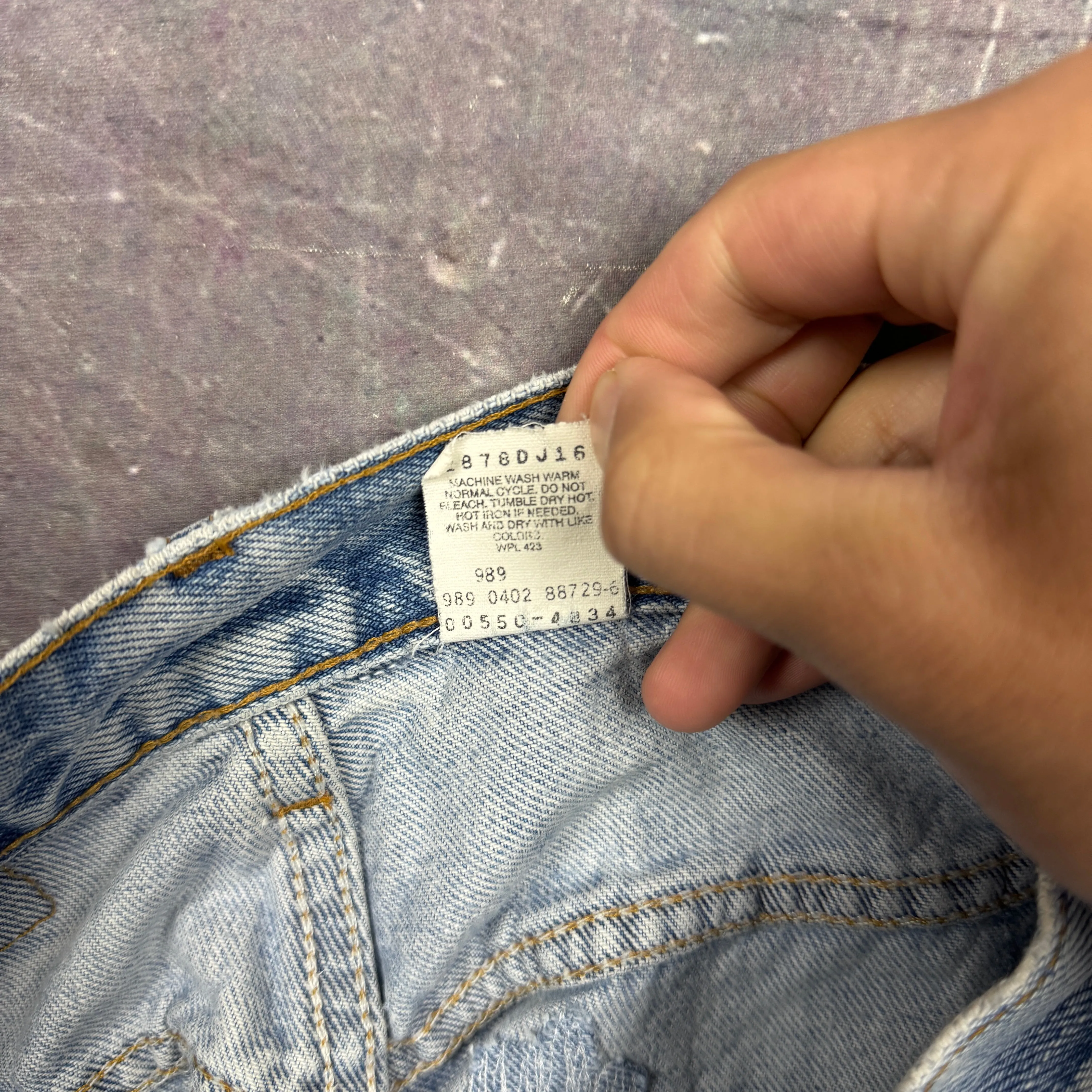 90s Light Wash Levi's 550 Denim Jeans 30x30 2203