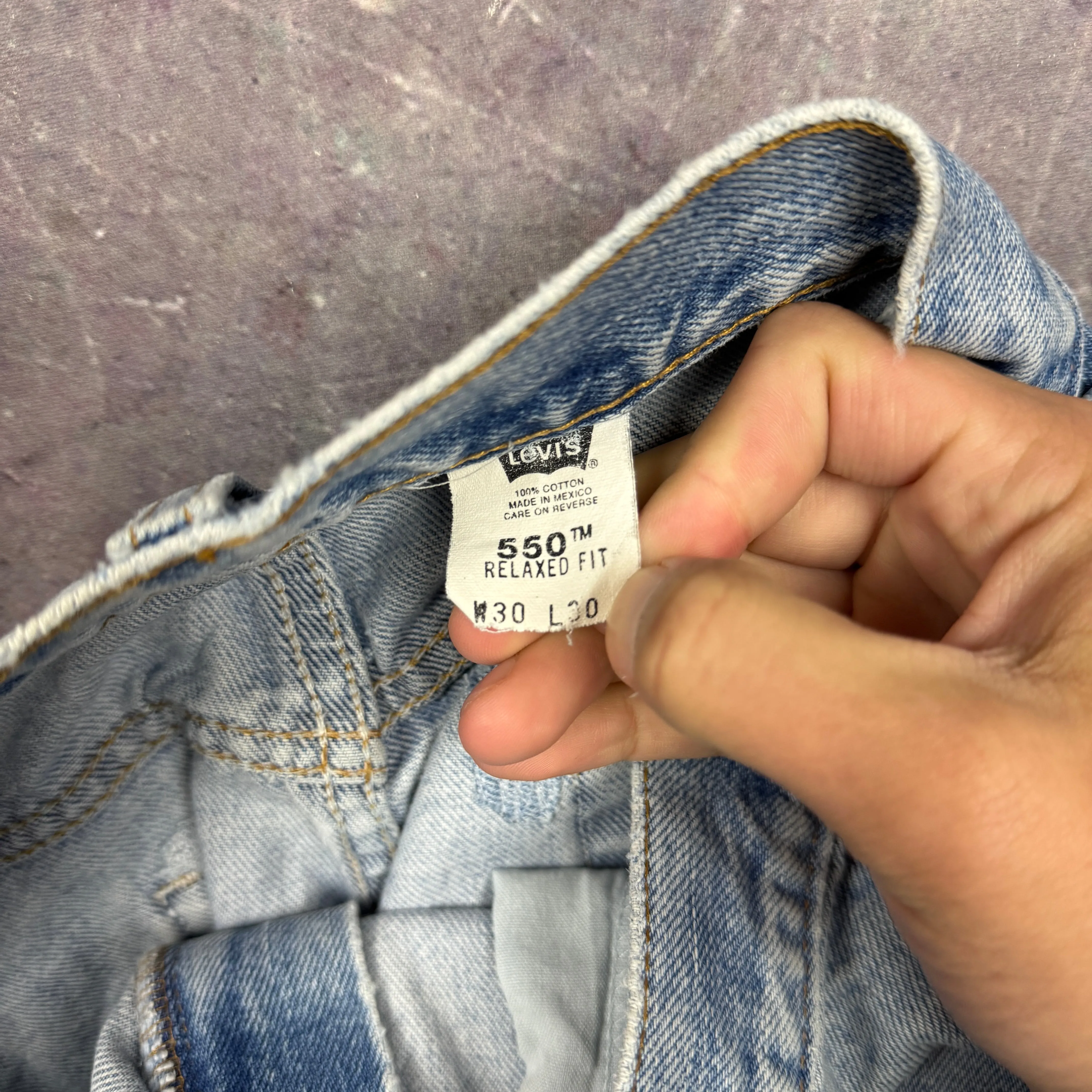 90s Light Wash Levi's 550 Denim Jeans 30x30 2203