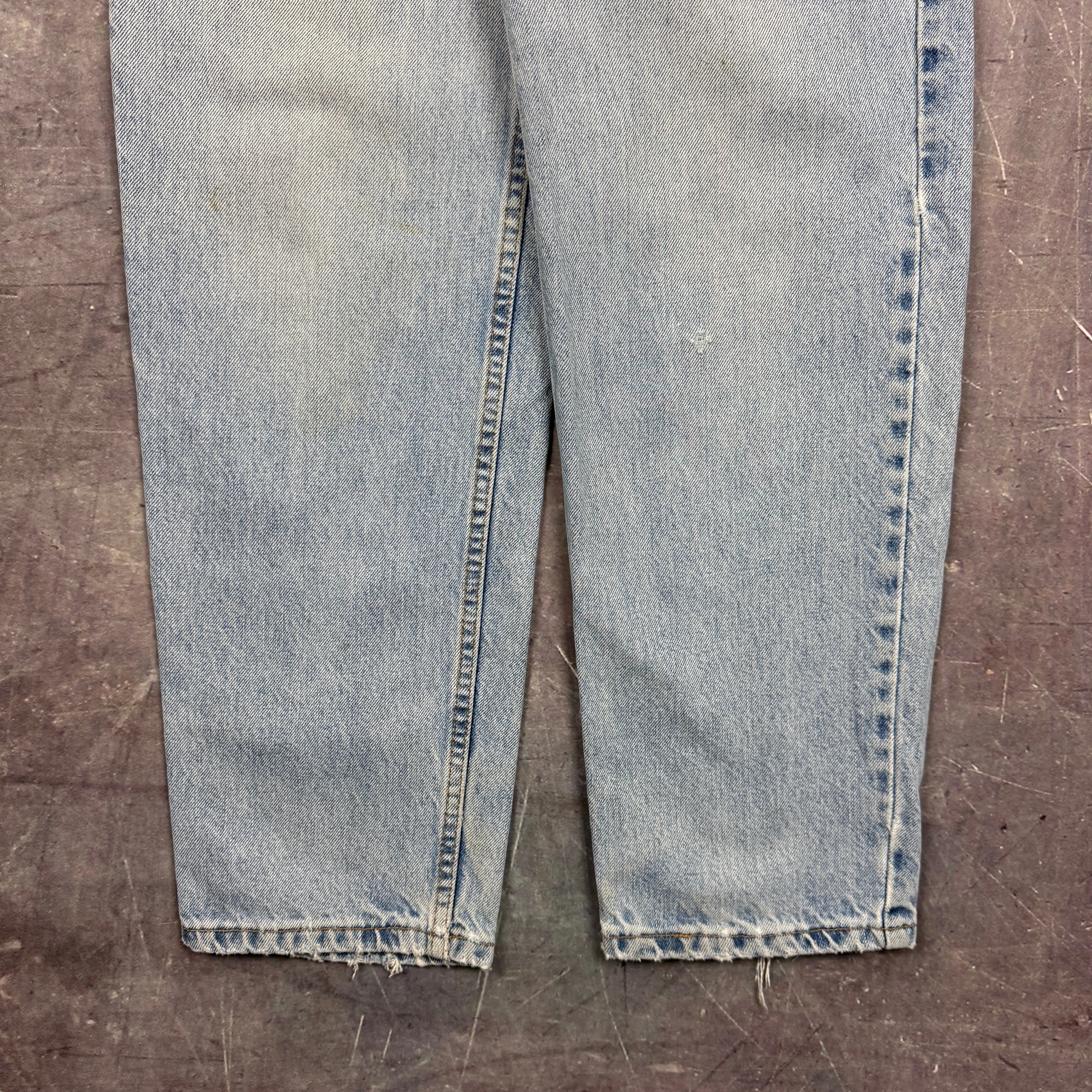 90s Light Wash Levi's 550 Denim Jeans 30x30 2203