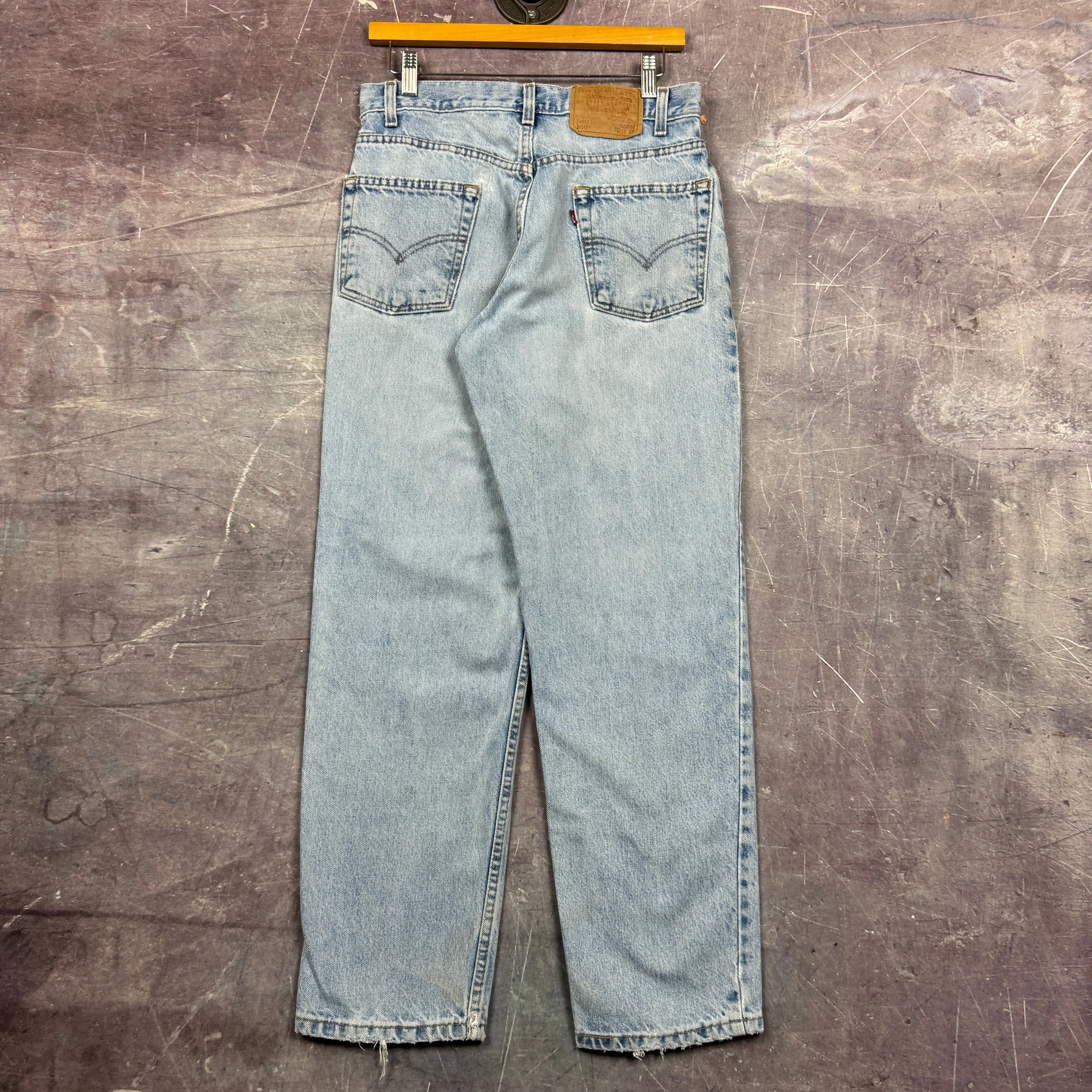 90s Light Wash Levi's 550 Denim Jeans 30x30 2203
