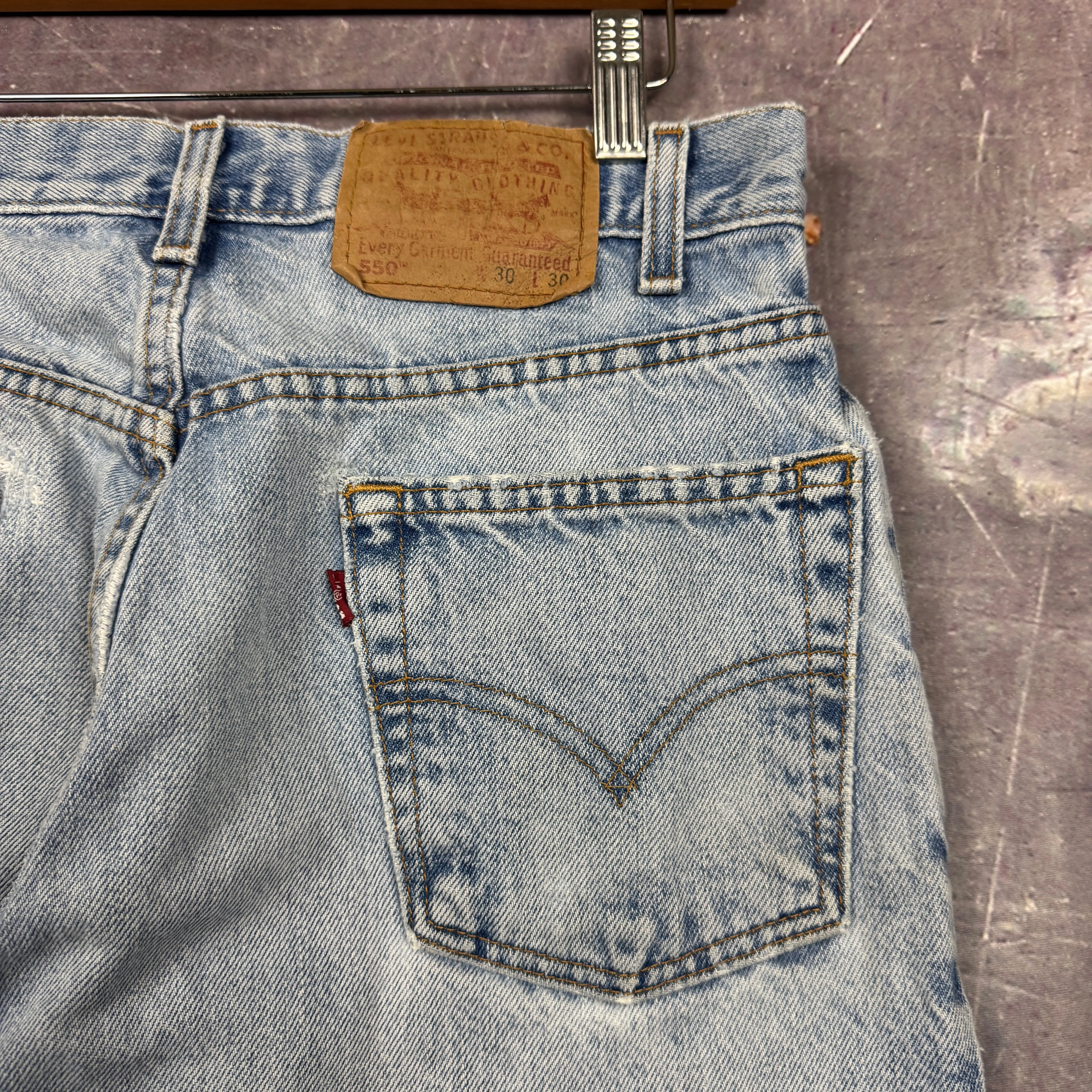 90s Light Wash Levi's 550 Denim Jeans 30x30 2203
