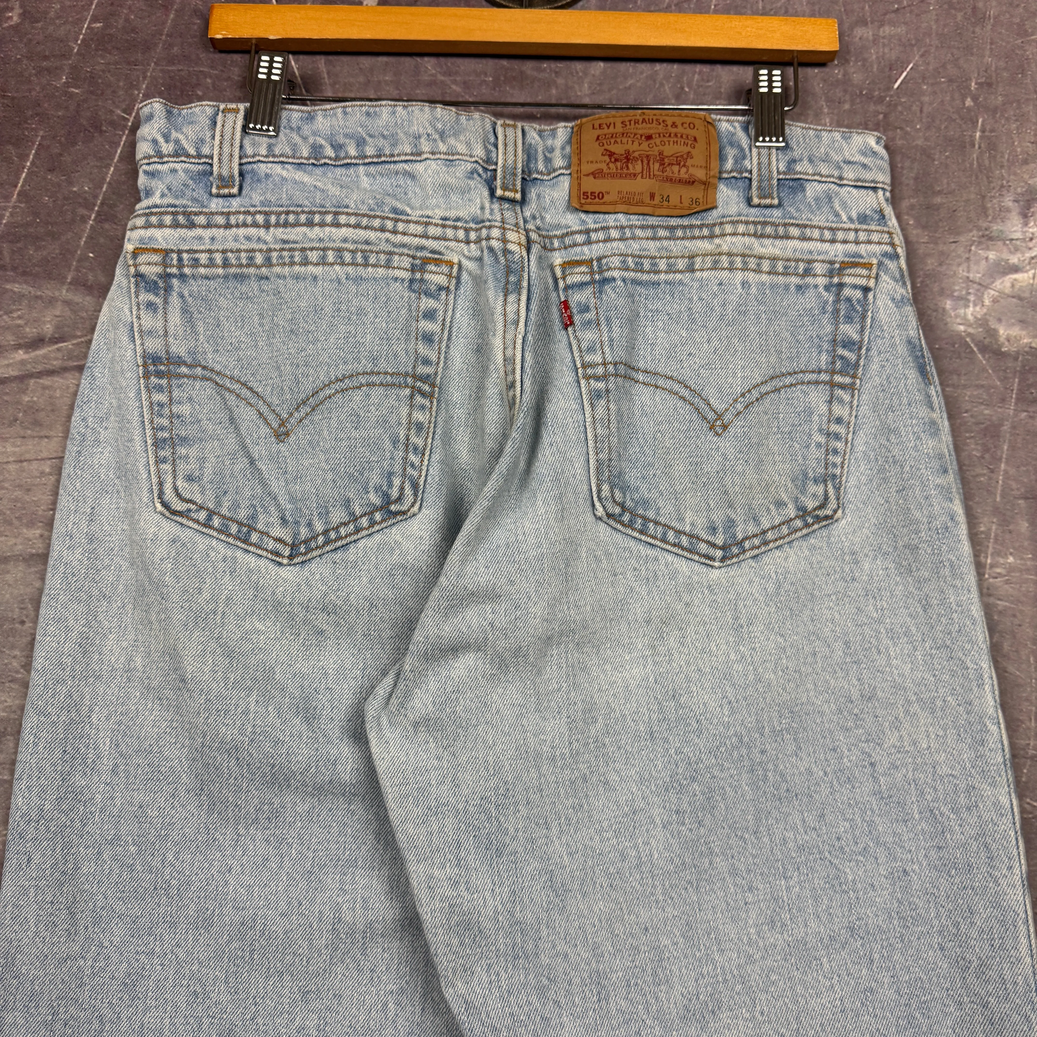 90s Light Wash Levi's 550 Denim Jeans 32x35 0726