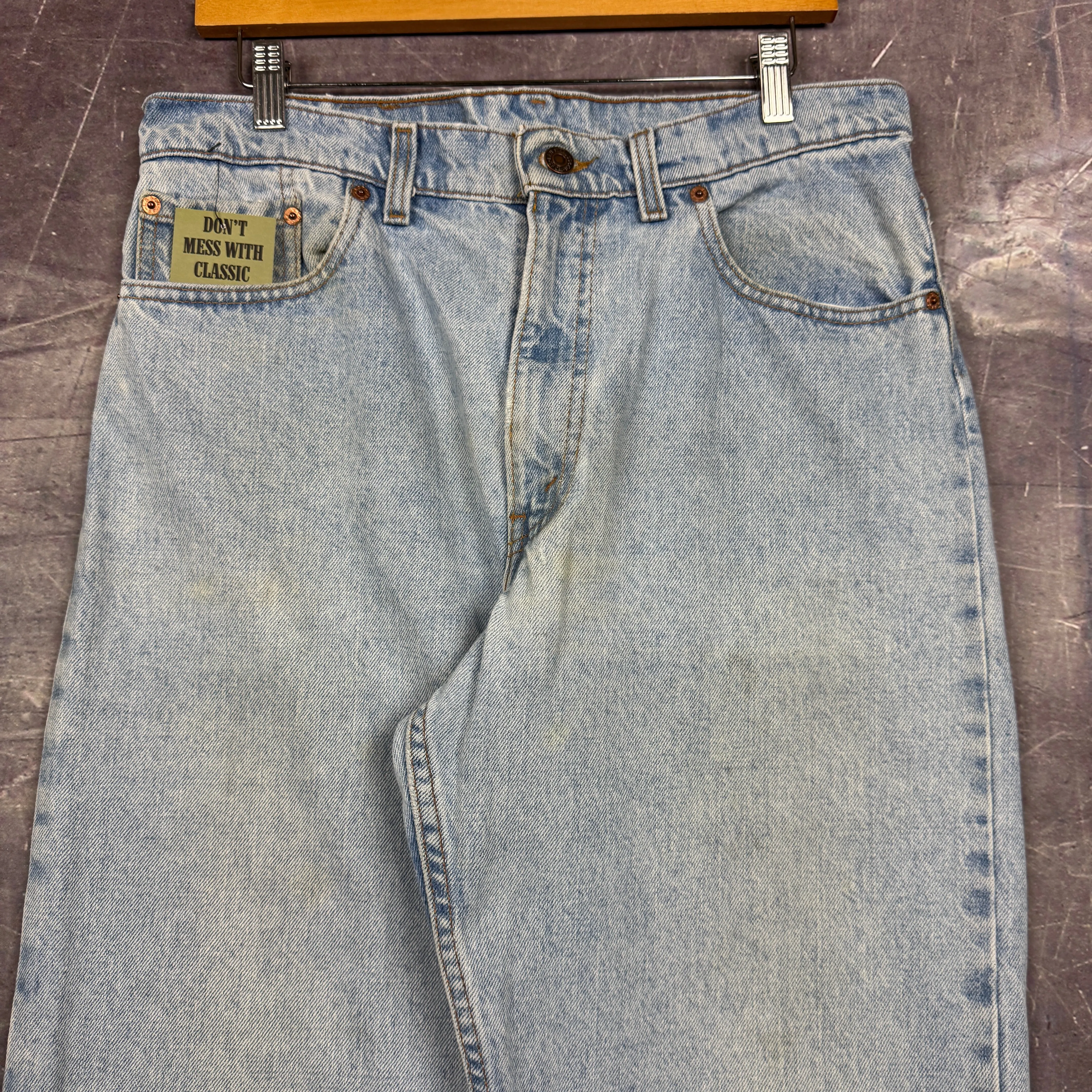 90s Light Wash Levi's 550 Denim Jeans 32x35 0726
