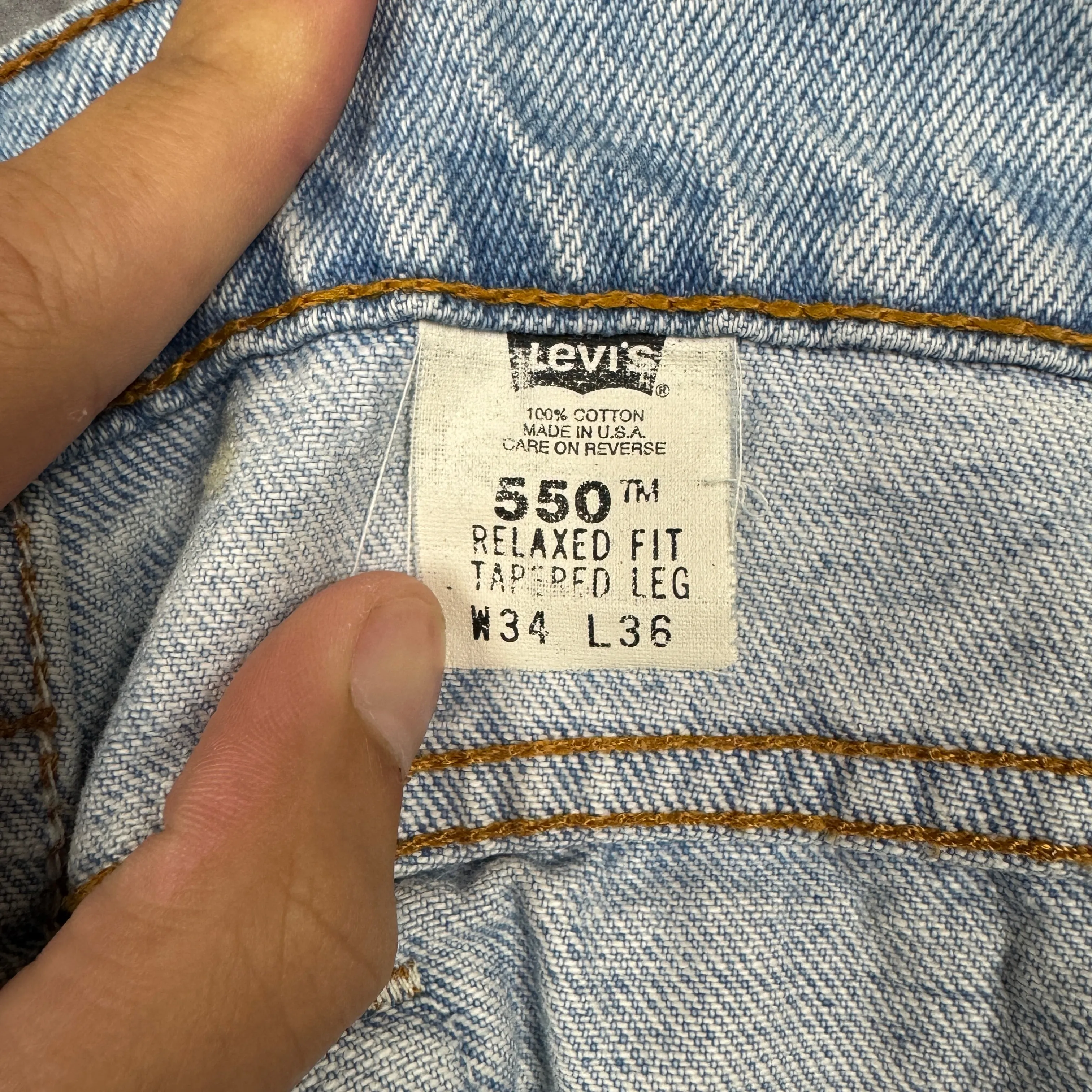 90s Light Wash Levi's 550 Denim Jeans 32x35 0726
