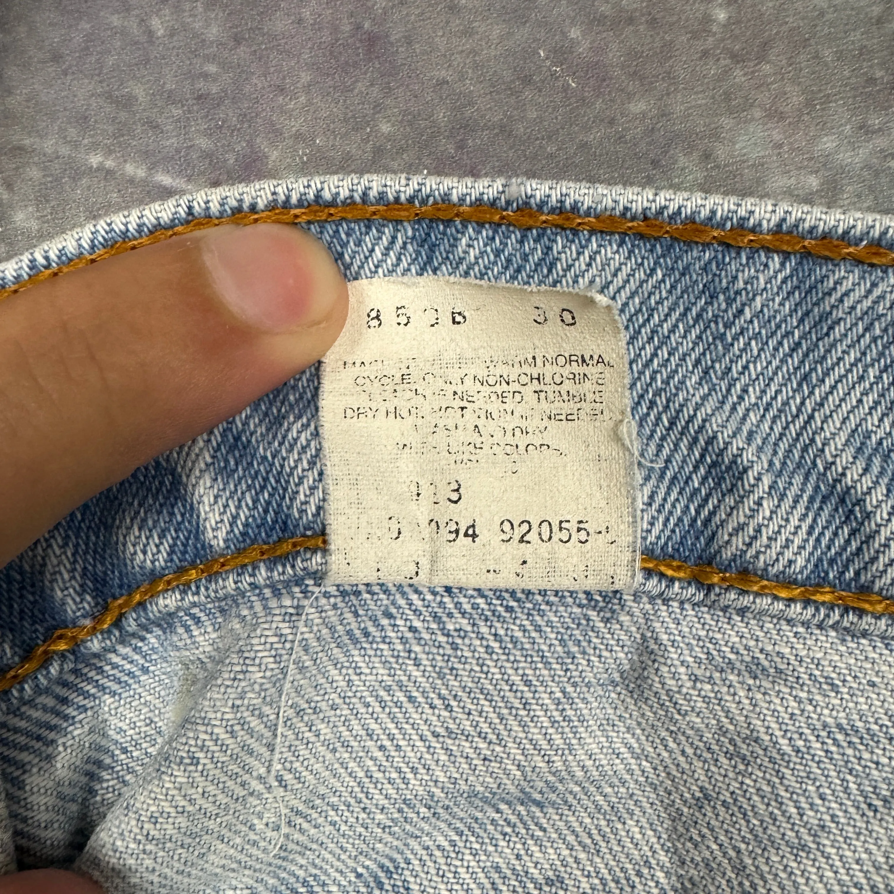 90s Light Wash Levi's 550 Denim Jeans 32x35 0726