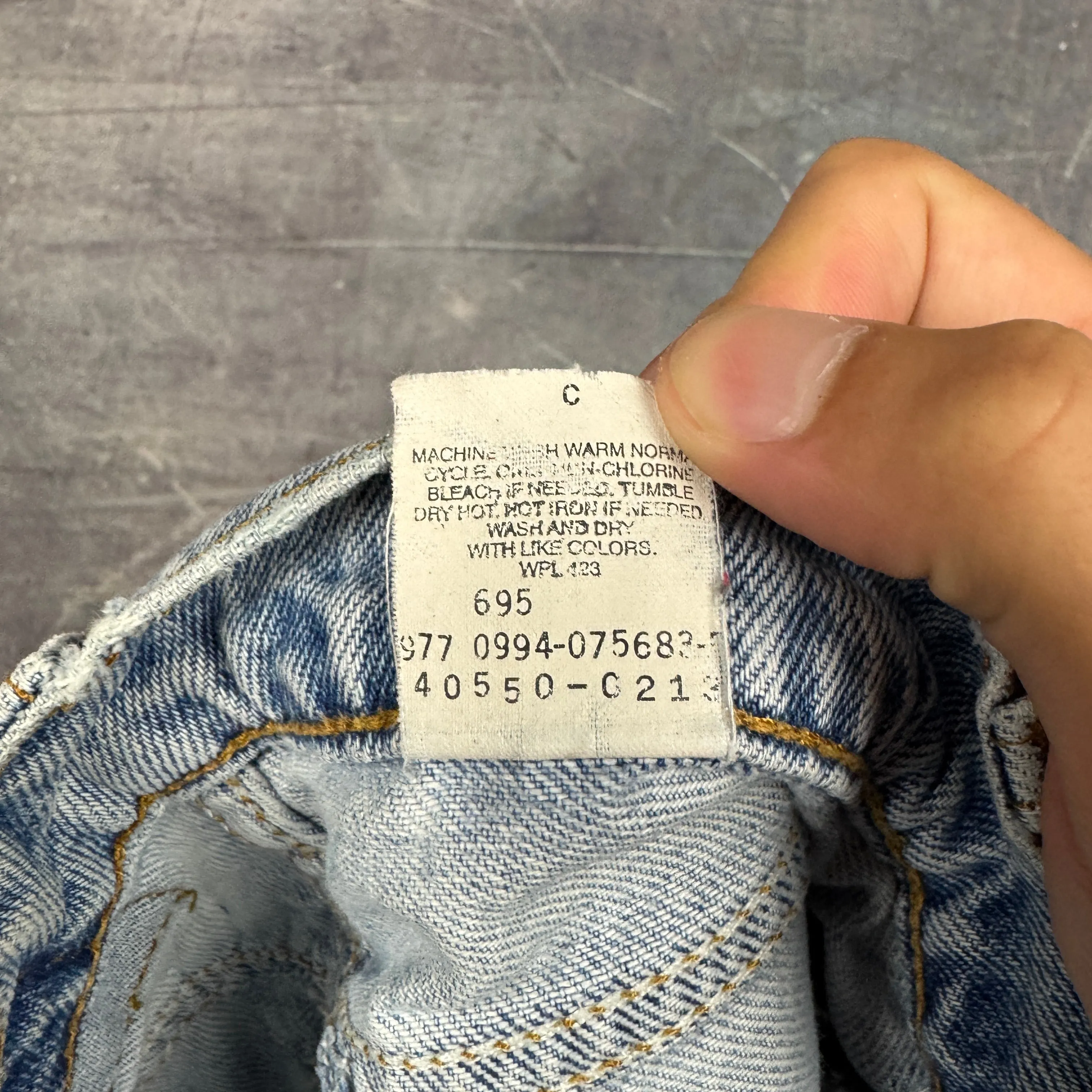 90s Light Wash Orange Tab Levi's 550 Denim Jeans 30x35 0671