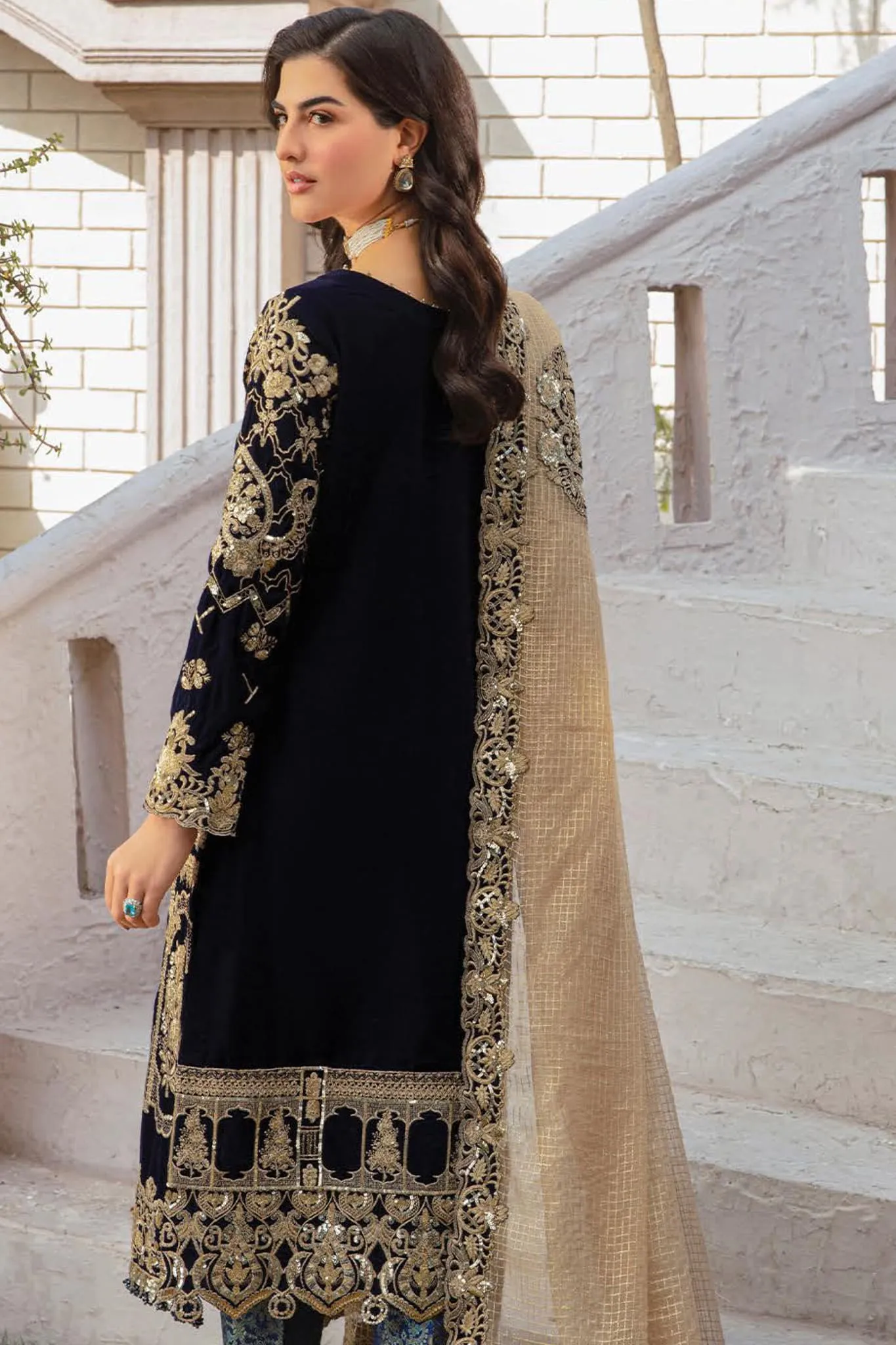 De Velour by Imrozia Unstitched 3 Piece Embroidered Velvet Collection'2022-IV-09-Amour