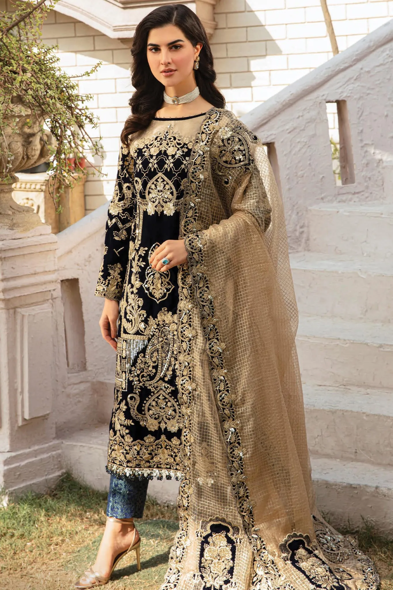 De Velour by Imrozia Unstitched 3 Piece Embroidered Velvet Collection'2022-IV-09-Amour