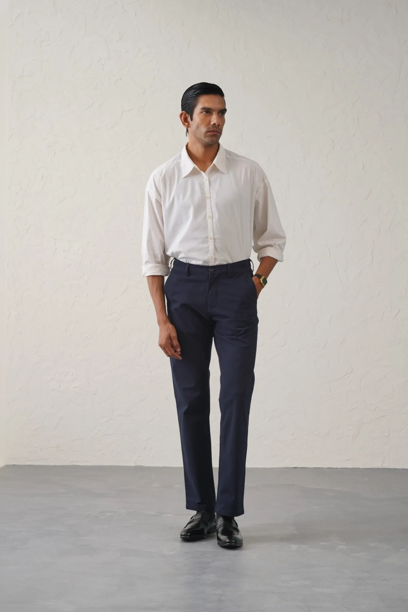 Mens Slim Fit Navy Travel Chinos - Stylish & Comfortable Cargo Pants for Effortless Travel